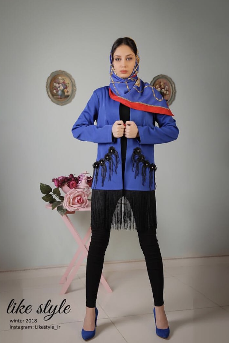 مانتو کوتاه آبی کاربنی طرح ریشه دار