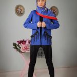 مانتو کوتاه زنانه جنس کرپ رنگ آبی کاربنی طرح ریشه دار