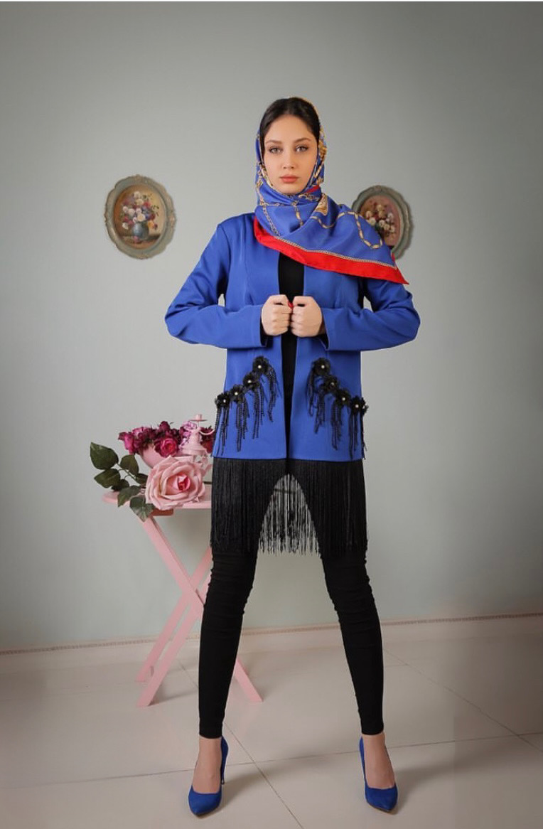 1B5BB9D3-FDF1-484D-B017-310533CFEFB7 مانتو کوتاه زنانه جنس کرپ رنگ آبی کاربنی طرح ریشه دار - Image 1