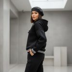 هودی کلاهدار و شلوار ست زنانه پارچه غواصی طرح فندی - تصویر 2