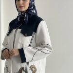 کت کوتاه زنانه جنس لینن کنفی ترکیبی با پارچه جین لایه کوبی شده طرح گلدوزی اسب