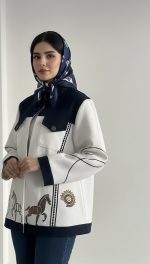 کت کوتاه زنانه جنس لینن کنفی ترکیبی با پارچه جین لایه کوبی شده طرح گلدوزی اسب